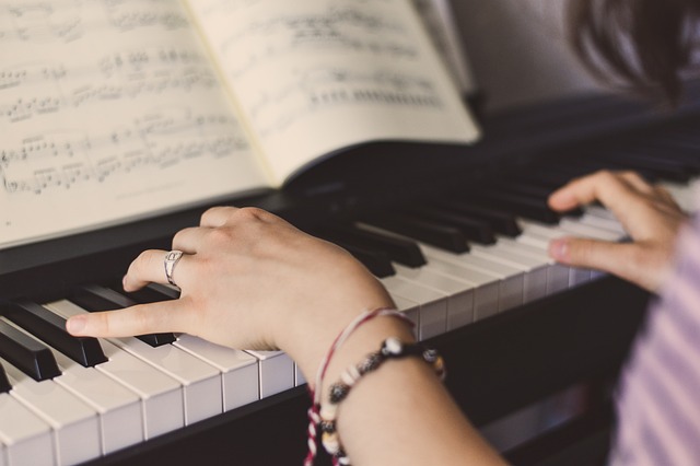 Hoe kun je piano leren spelen?